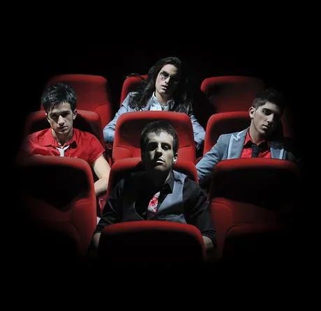 Lorenzo Ferrari sul palco con la sua band